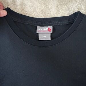 Ariat Black Short Sleeve Tee for Effortless Style